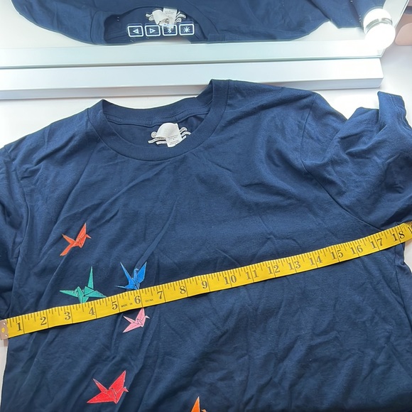 Design By Humans | Men's Flying Paper Crane Graphic Print Short-Sleeve T-Shirt - Picture 7 of 11